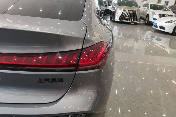 奥迪A5L Sportback 2026款 TFSI 150kW 尊享quattro型车身外观9