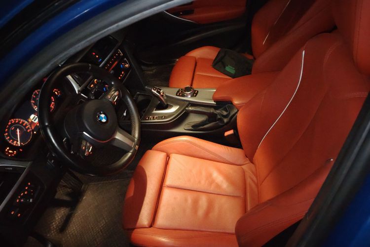 宝马3系 2019款 320i M运动曜夜版局部细节19