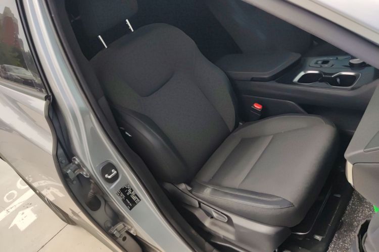 雷克萨斯RZ 2023款 450e 四驱纵行版局部细节41