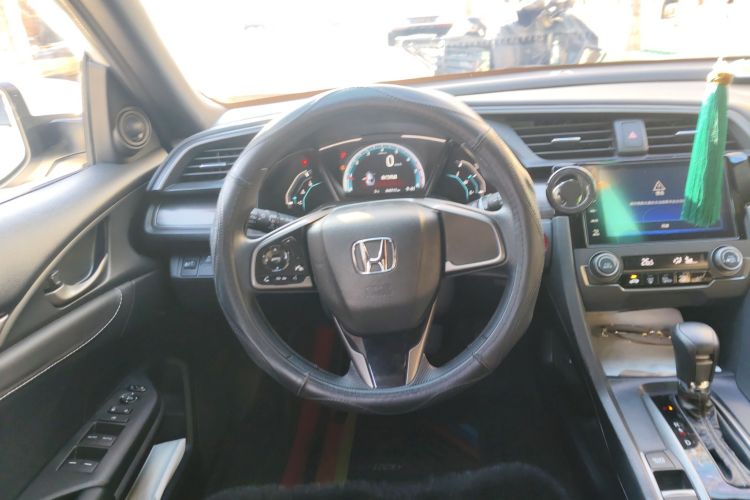 本田 思域 2021款 HATCHBACK 220TURBO CVT新锐控中控内饰13
