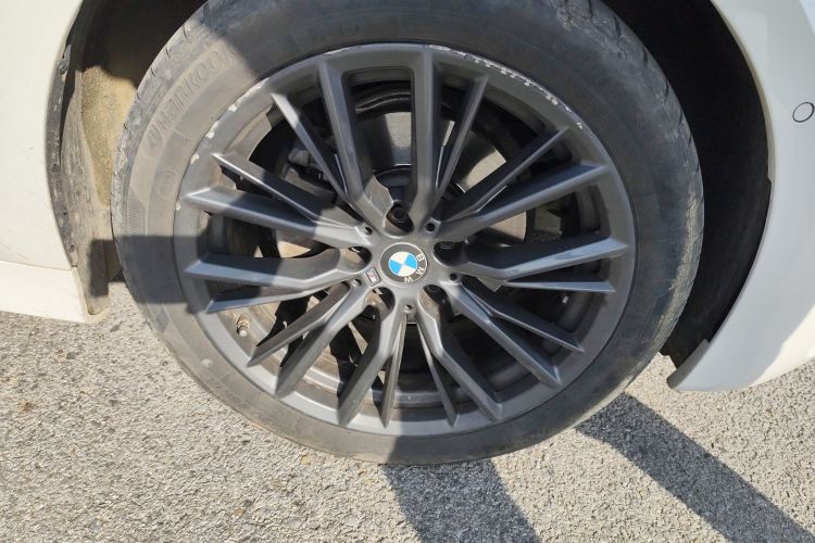 宝马3系 2022款 325Li M运动曜夜套装车身外观10