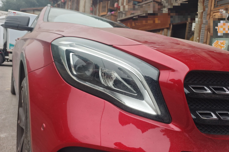 奔驰GLA 2018款 GLA 220 4MATIC 运动型车身外观8