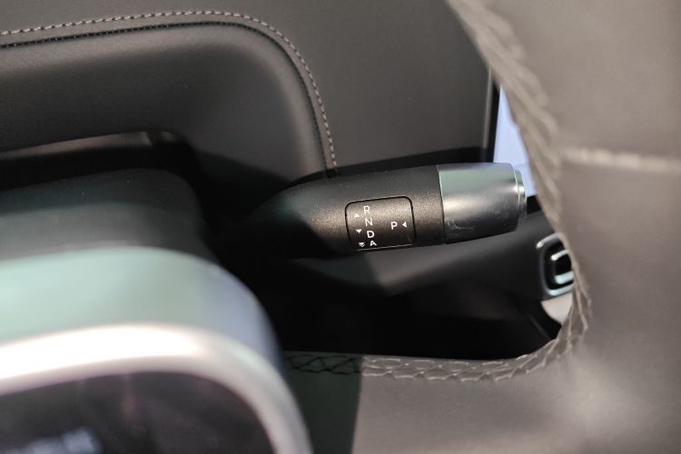 理想汽车 理想L9 2022款 Max中控内饰18