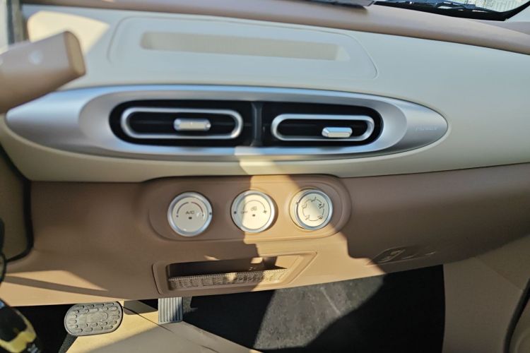 五菱汽车 宏光MINIEV 2025款 四门版 进阶款中控内饰16