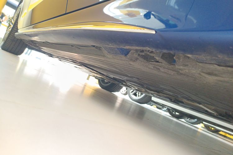 奔驰C级 2023款 改款 C 260 L 运动版局部细节9002