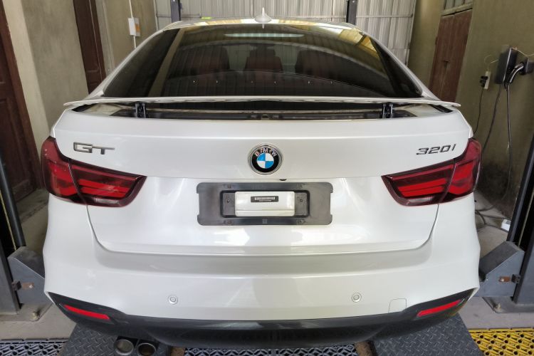 宝马3系GT 2020款 320i M运动曜夜版车身外观6004