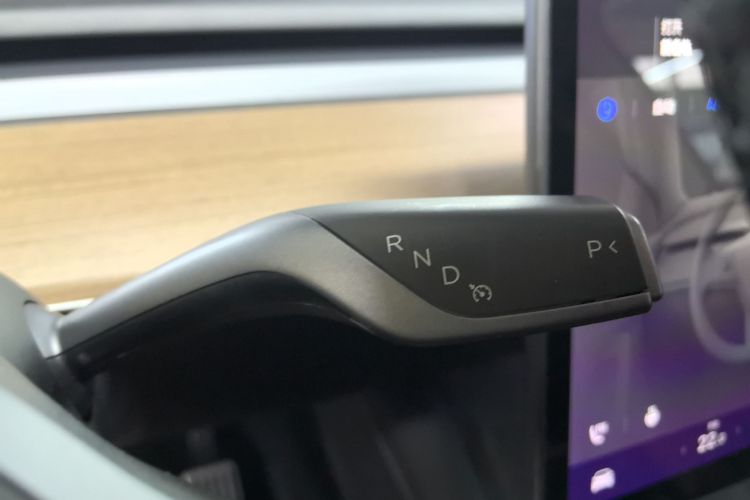 特斯拉 Model Y 2021款 长续航全轮驱动版中控内饰18