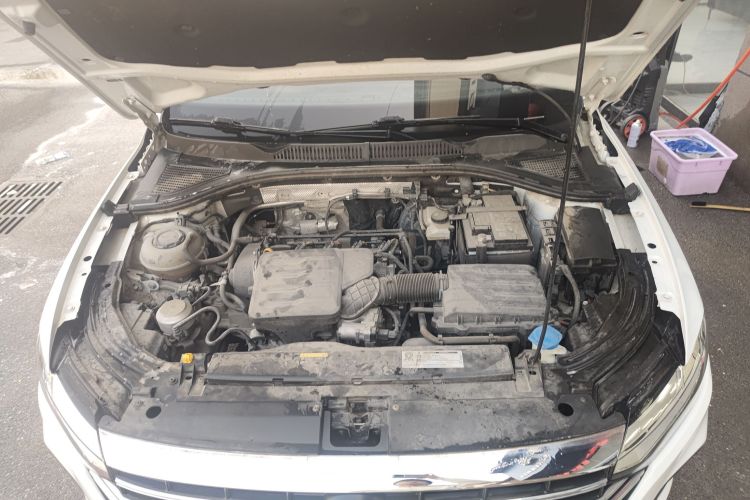 大众 朗逸 2023款 改款 1.5L 自动得逸版机舱底盘24