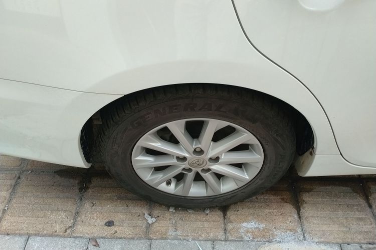 丰田 凯美瑞 2016款 2.0E 十周年纪念精英版车身外观6008