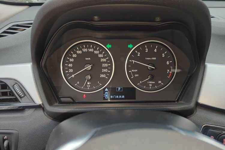 宝马X1 2018款 sDrive18Li 时尚型中控内饰14