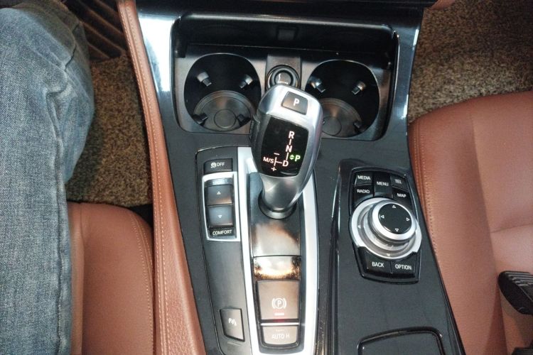 宝马5系 2014款 520Li 典雅型中控内饰18