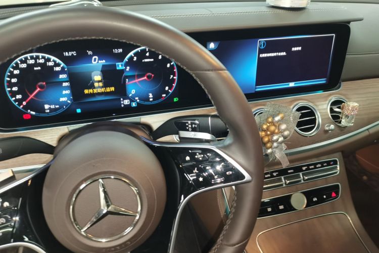 奔驰E级 2022款 E 260 L中控内饰18