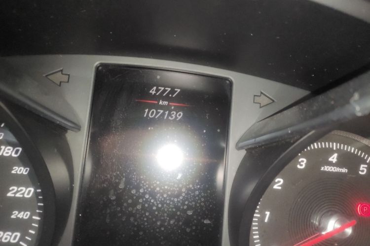 奔驰V级 2017款 V 260 尊贵版中控内饰15