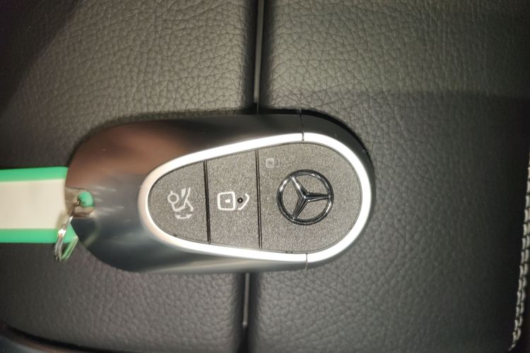 奔驰C级新能源 2025款 C 350 eL中控内饰11