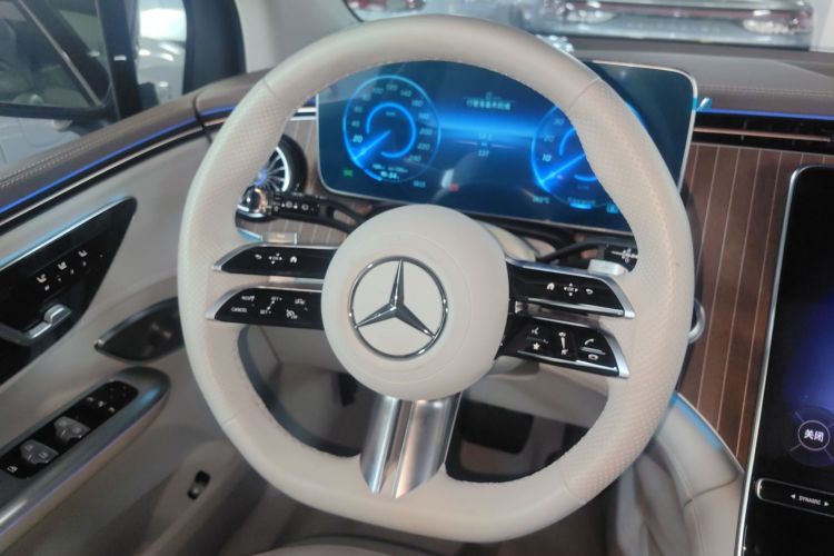 奔驰EQE SUV 2023款 350 4MATIC 先锋版中控内饰13