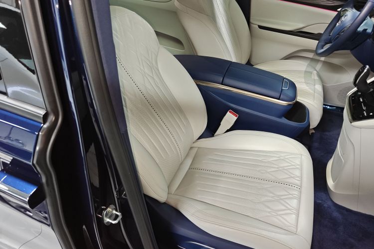 别克GL8 2022款 Avenir艾维亚 四座尊礼版局部细节41