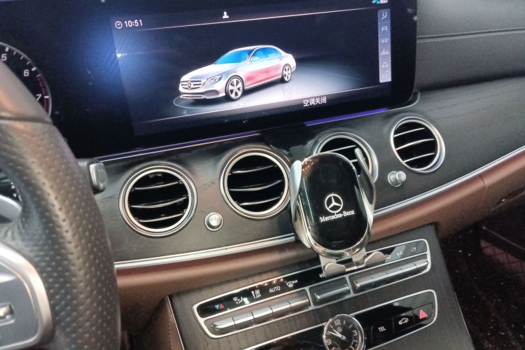 奔驰E级 2020款 E 300 L 运动豪华型局部细节16