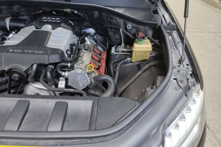 奥迪Q7 2015款 35 TFSI 进取型局部细节9007