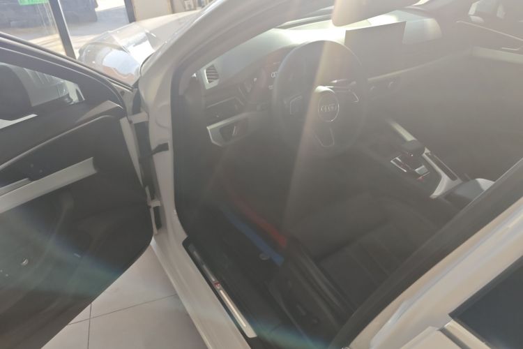 奥迪A4L 2023款 40 TFSI 时尚动感型中控内饰20