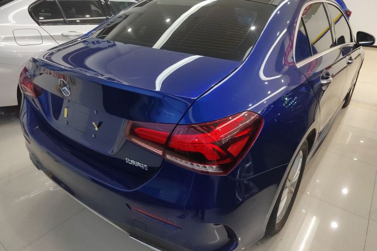 奔驰A级 2022款 改款 A 200 L 运动轿车时尚型车身外观7