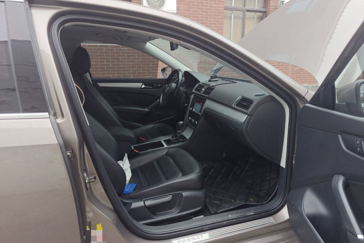 大众 帕萨特 2013款 1.8TSI DSG尊荣版局部细节9005