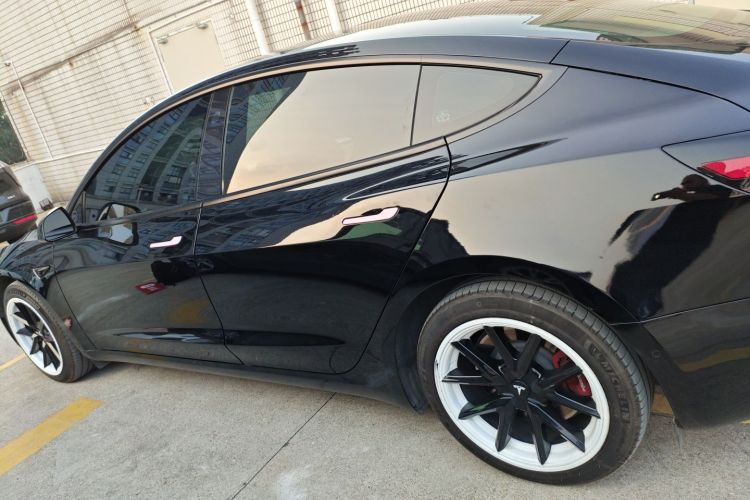 特斯拉 Model 3 2022款 后轮驱动版车身外观4