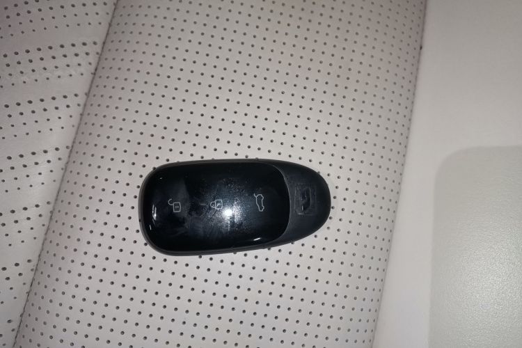 理想汽车 理想ONE 2020款 增程6座版中控内饰11