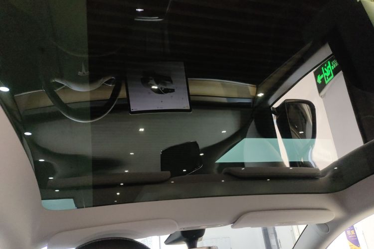 特斯拉 Model Y 2021款 Performance高性能全轮驱动版中控内饰22