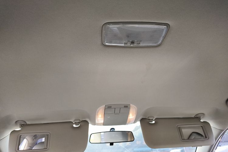 丰田 卡罗拉 2011款 1.6L 自动GL中控内饰22