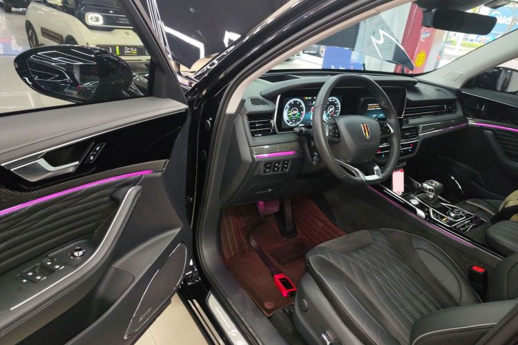 红旗HS5 2022款 改款 2.0T 智联旗领版中控内饰7003