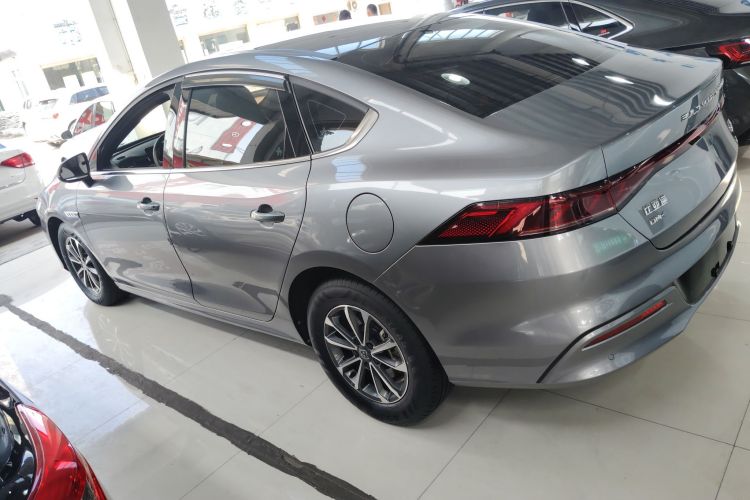 比亚迪 秦PLUS 2024款 荣耀版 DM-i 55KM领先型车身外观4