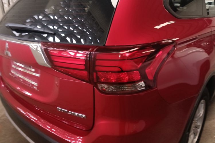 三菱 欧蓝德 2016款 2.0L 两驱风尚版 5座车身外观9