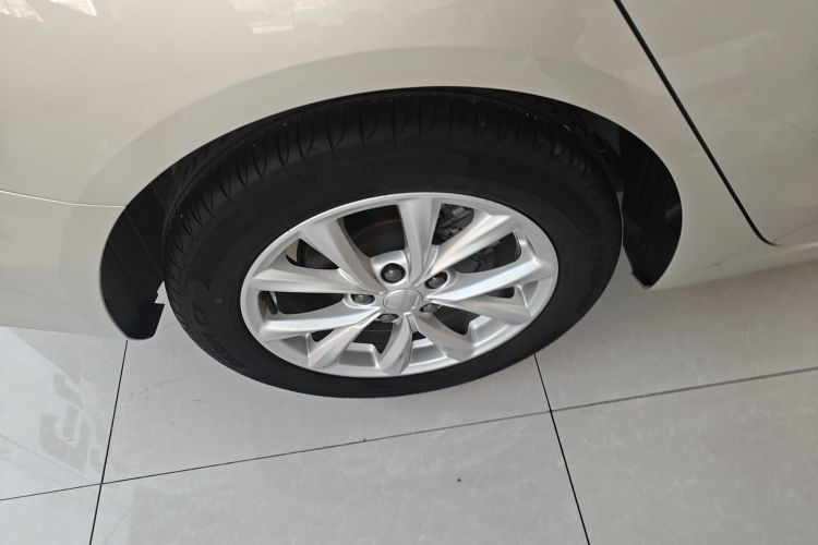 荣威i5 2020款 1.5L 自动4G互联领豪版车身外观6008