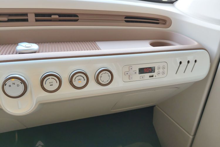 奔腾小马 2025款 222km 灵动马中控内饰16