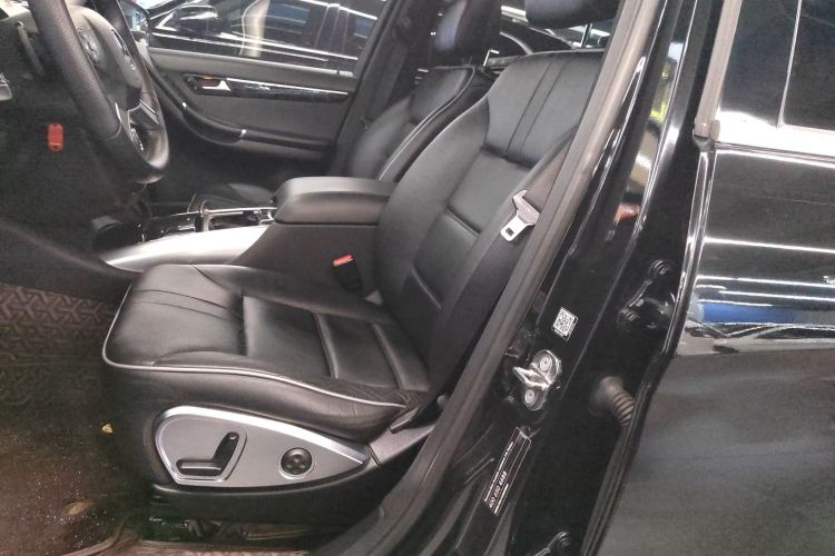 奔驰R级 2017款 R 320 4MATIC 豪华型臻藏版中控内饰19