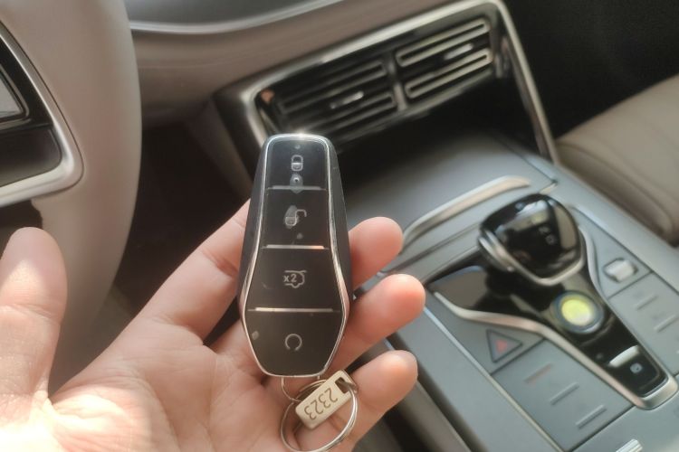 比亚迪 唐新能源 2025款 DM-i 115KM 旗舰型中控内饰7001