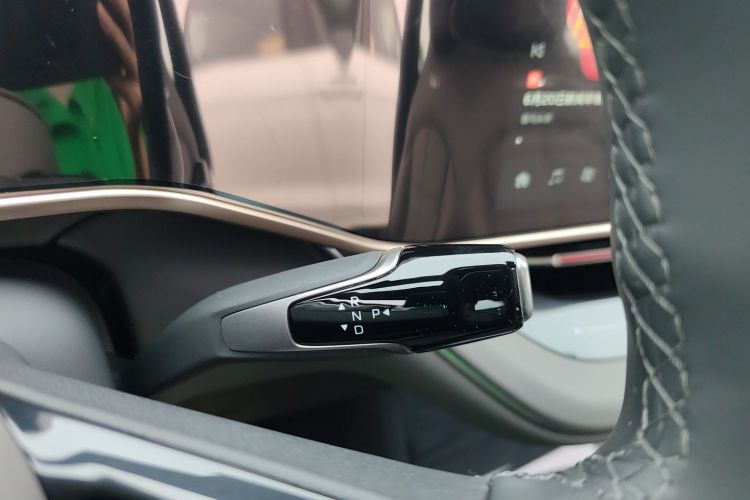 红旗EH7 2024款 690 Pro中控内饰18