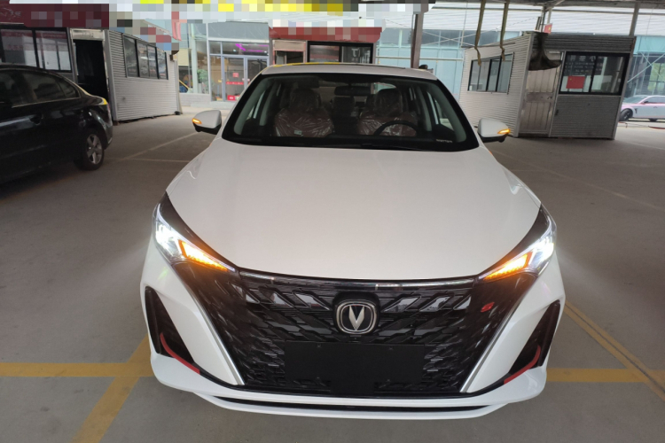 长安 逸动 2025款 PLUS 1.4T 双离合高能版车身外观2