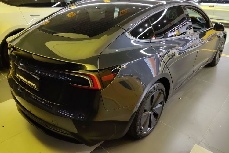 特斯拉 Model 3 2025款 后轮驱动版车身外观7