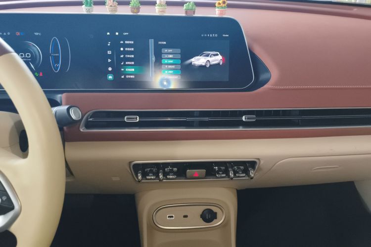 欧拉好猫 2023款 401km标准续航 尊贵型 磷酸铁锂中控内饰16