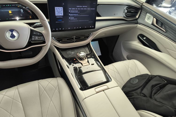 腾势D9 2022款 DM-i 970 四驱旗舰型中控内饰18