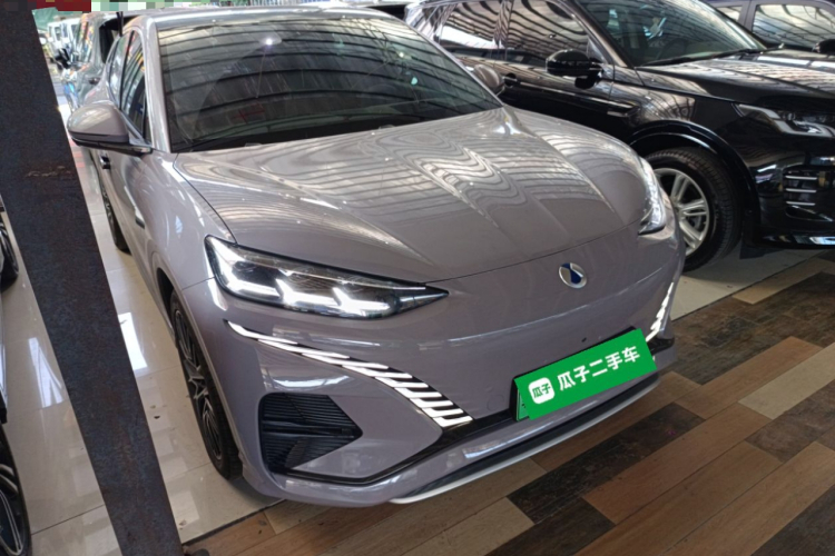 腾势N7 2023款 长续航性能版车身外观3