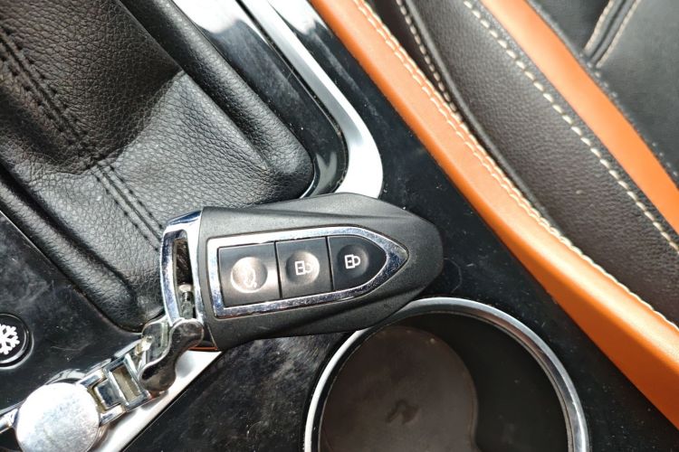 众泰T300 2017款 1.5T CVT尊享型中控内饰11