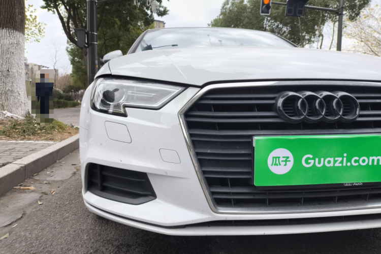 奥迪A3 2018款 30周年年型 Limousine 35 TFSI 进取型车身外观8