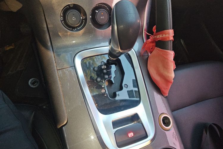 标致3008 2016款 1.6THP 自动经典版中控内饰18