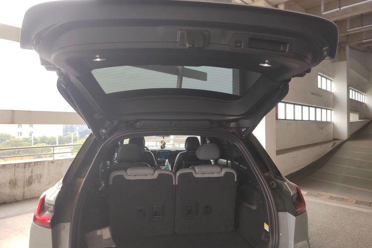 蔚来ES8 2020款 580KM 签名版 六座版机舱底盘23