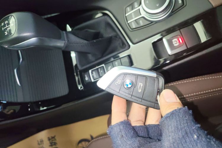 宝马X1新能源 2021款 xDrive30Le 尊享型中控内饰11