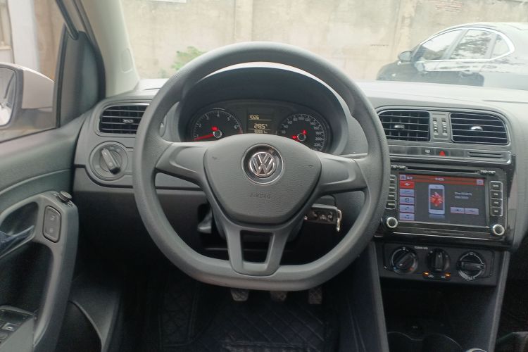 大众 Polo 2016款 1.4L 手动风尚型中控内饰13