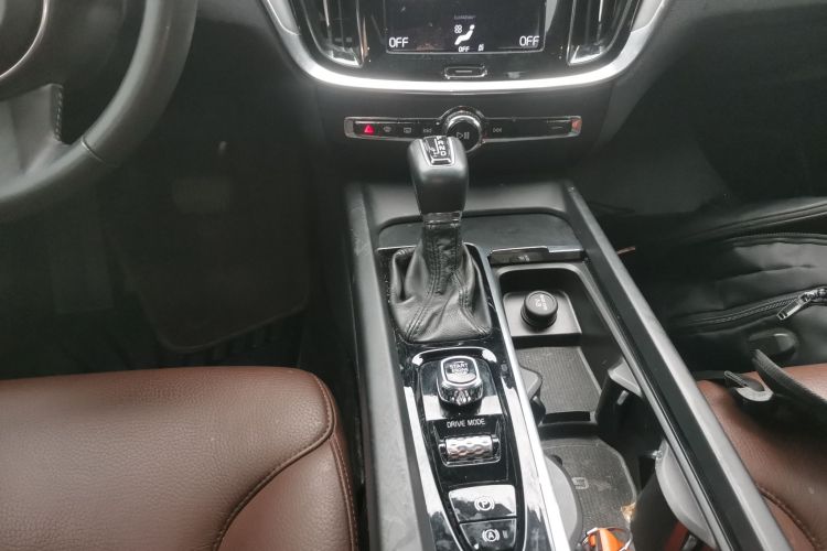 沃尔沃S60 2021款 T4 智逸豪华版中控内饰18