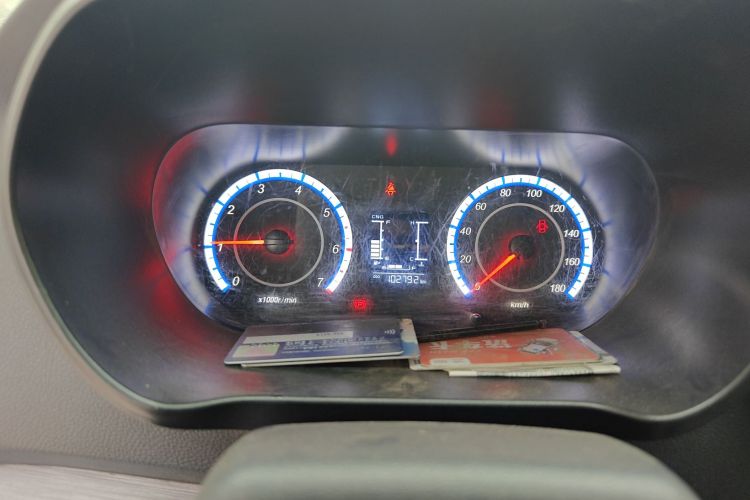 长安凯程 长安睿行M60 2023款 1.6L CNG舒适型客车6座中控内饰14